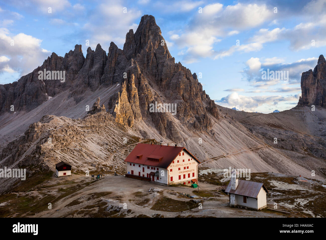 Europa, Italien, Südtirol, Dolomiten, Tre Cime di Lavaredo, Paternkofel, Dreizinnenhütte Stockfoto