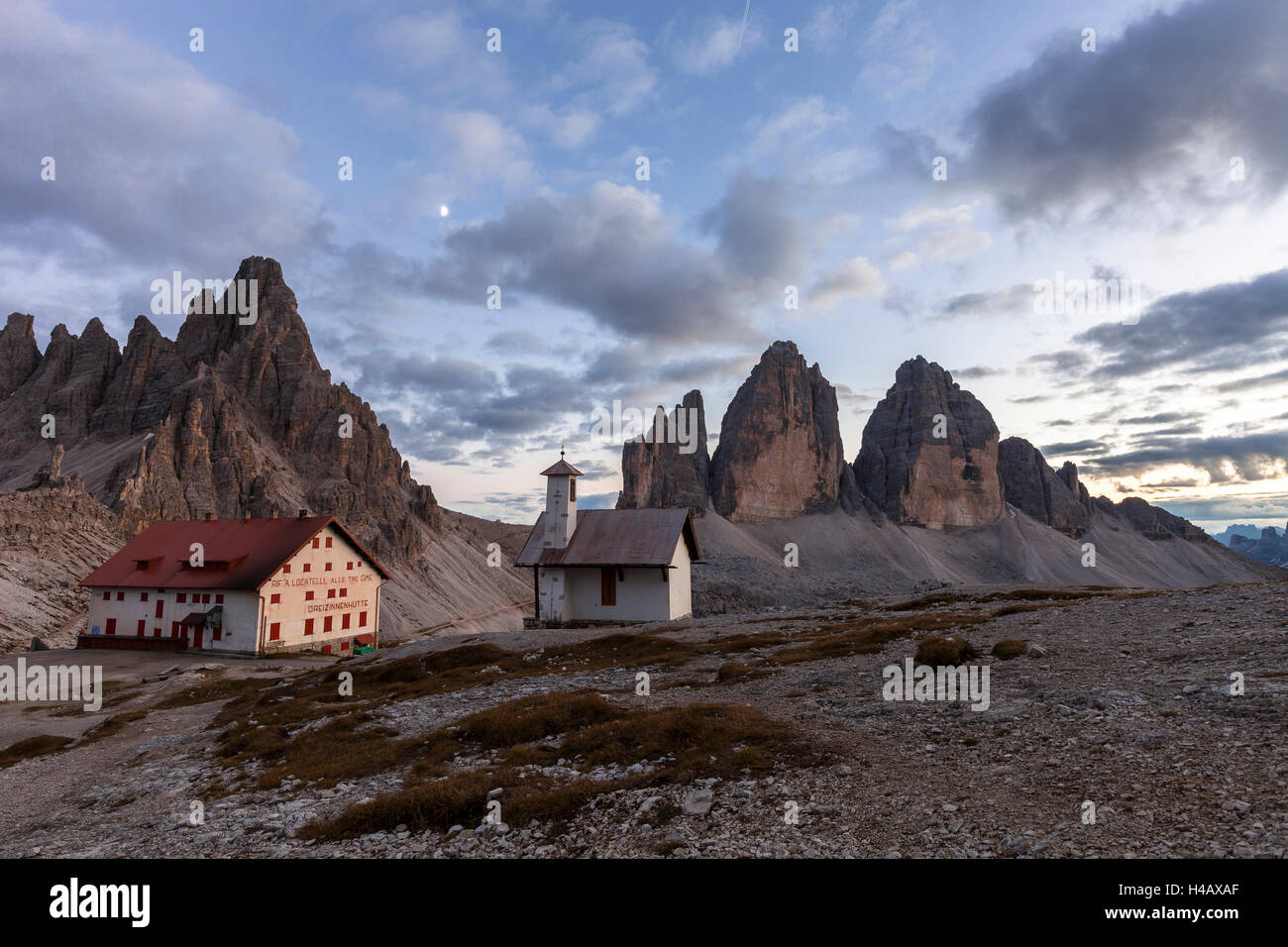 Europa, Italien, Südtirol, Dolomiten, Tre Cime di Lavaredo, Paternkofel, Dreizinnenhütte, Kapelle Stockfoto