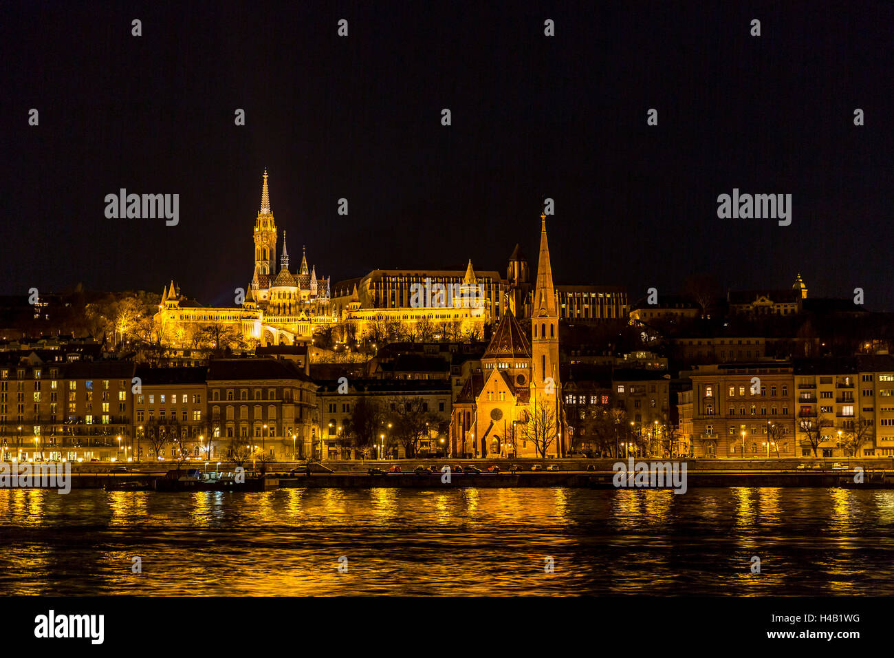 Die Donau-Ufer, Matthias Kirche, Fischerbastei, Budapest, Ungarn, Europa Stockfoto