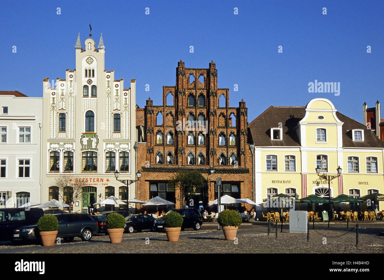 Deutschland Mecklenburg Vorpommern Wismar Altstadt Marktplatz Terrasse Burgerhaus Alter Schwede Stockfotografie Alamy
