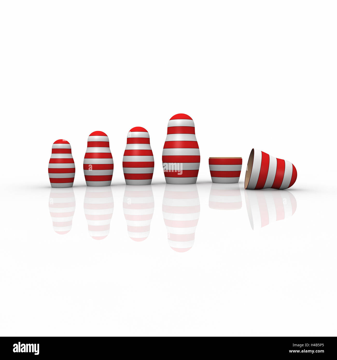 Russische Matroschka Puppen, rot-weiß gestreift, Hintergrund weiß, Stockfoto