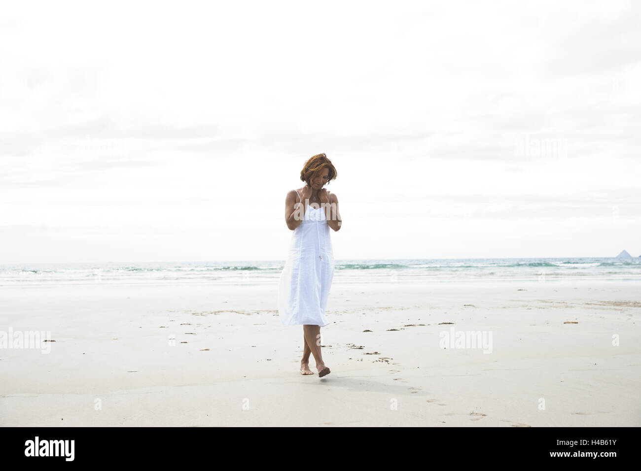 Frau mit der Strandpromenade, Stockfoto