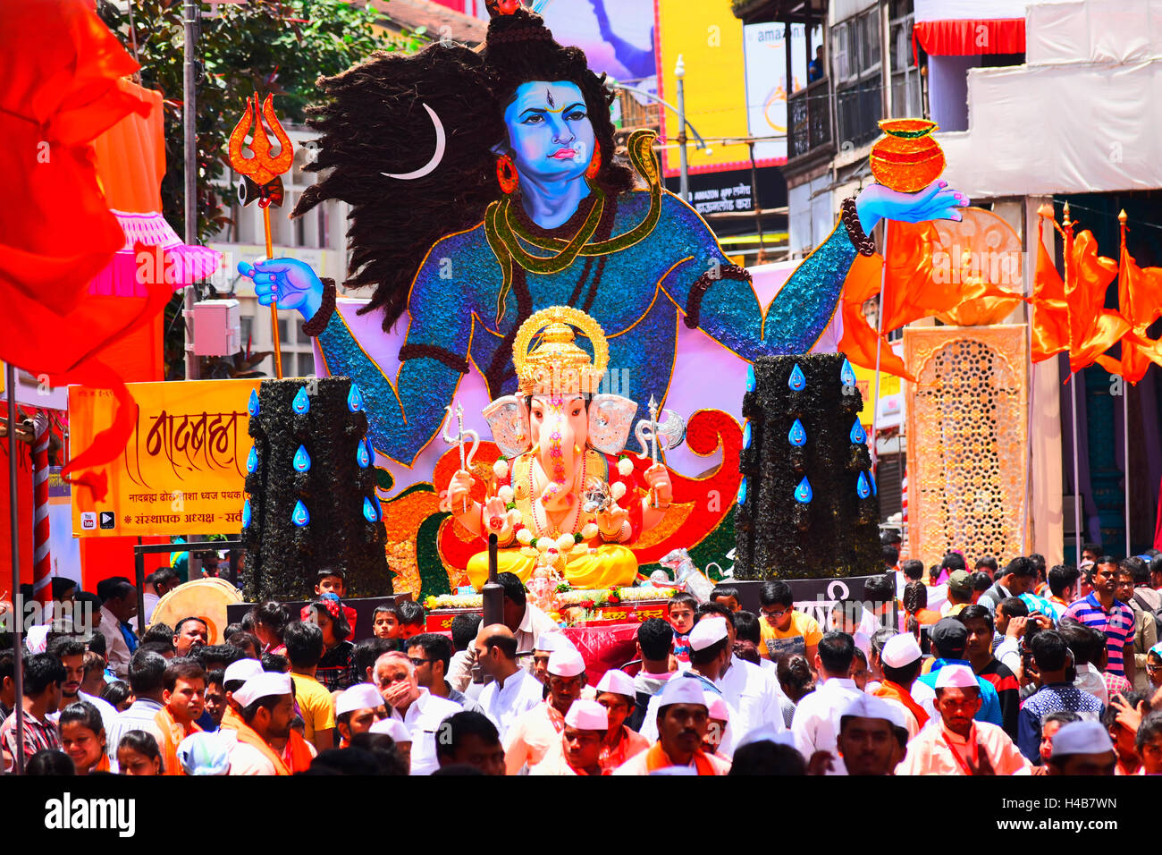 Lord Shiva und Ganesh Idol Dekoration, Ganesh Festival Prozession, Pune, Maharashtra, Indien Stockfoto
