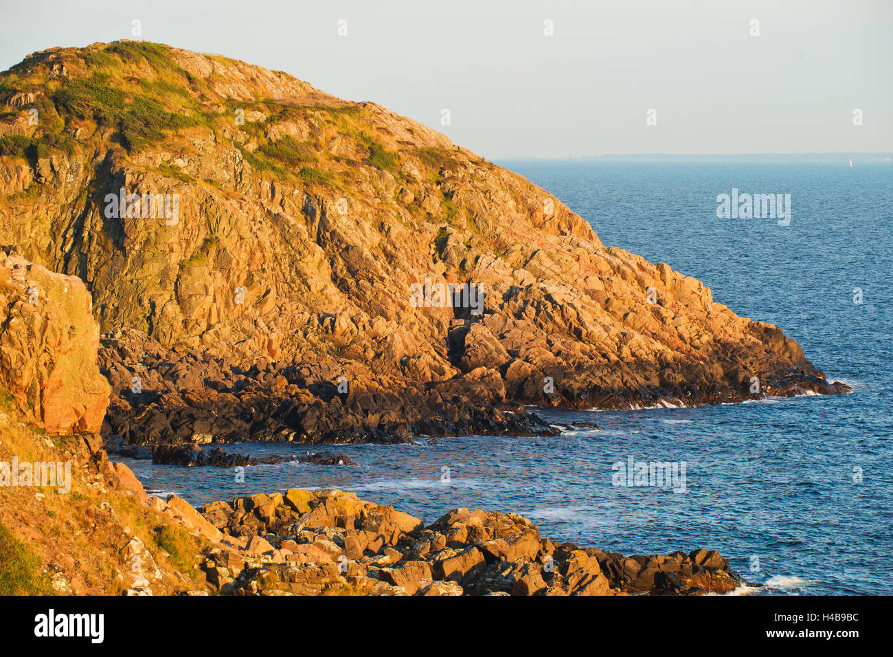 Coastal Eindruck auf der felsigen Küste von Ablahamn, Halbinsel Kullen, Süden von Schweden Stockfoto