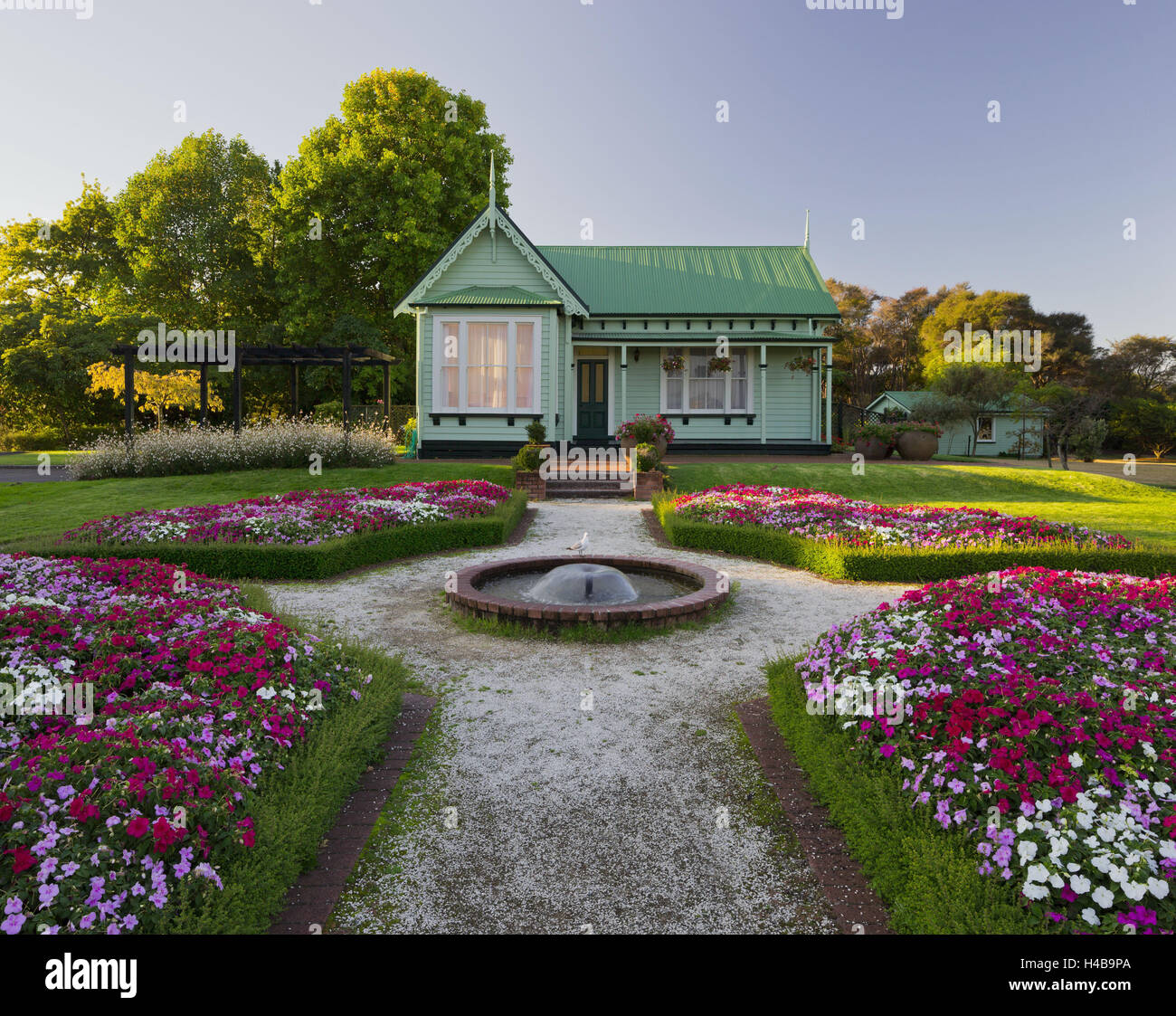 Blumenbeete, Springbrunnen, Government Gardens, Rotorua, Bay of Plenty, Nordinsel, Neuseeland Stockfoto