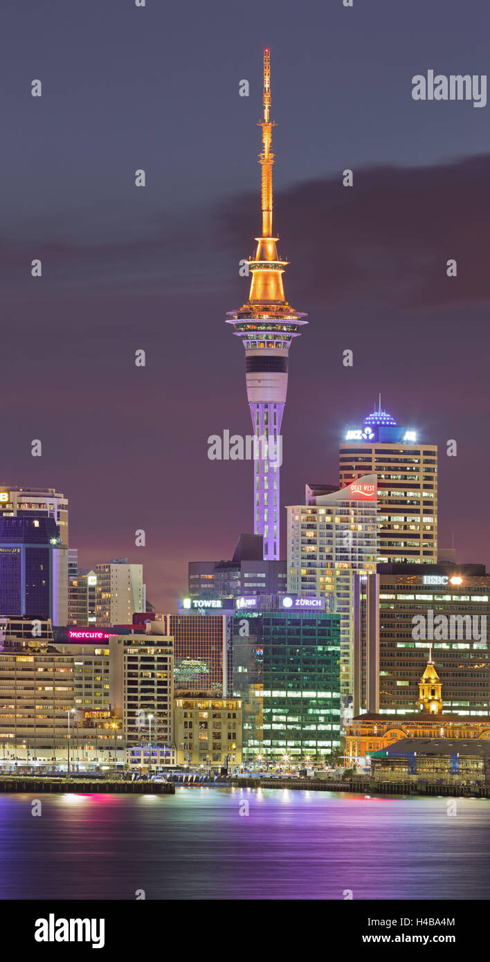 Stanley Bay, Skyline von Auckland, Sky Tower, Nordinsel, Neuseeland Stockfoto