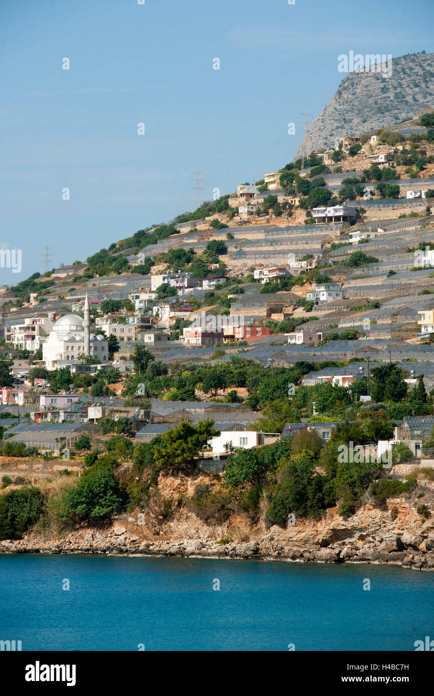 Türkei, Provinz Mersin (Icel), Gewächshäuser in Soguksu / Yenikas an der Küste mit Aydincik Stockfoto