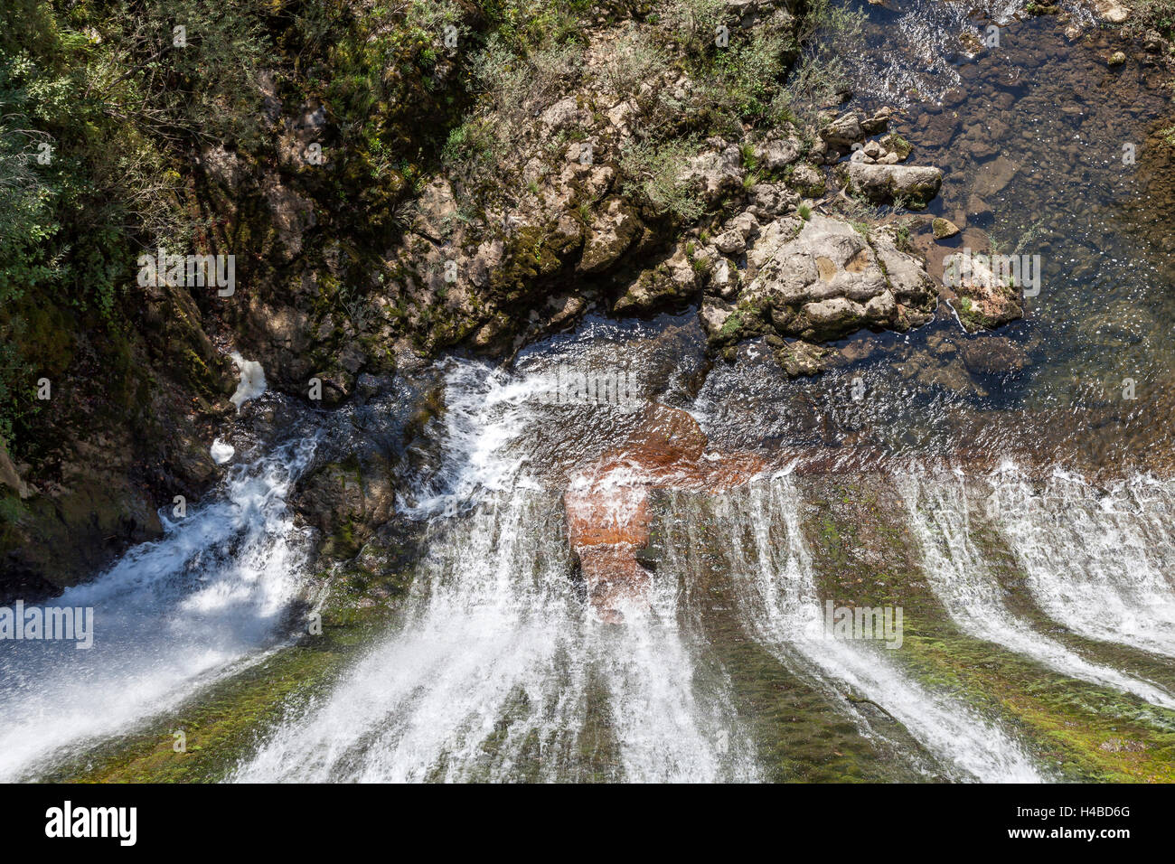 Fluss in den Julischen Alpen, Staumauer Stockfoto