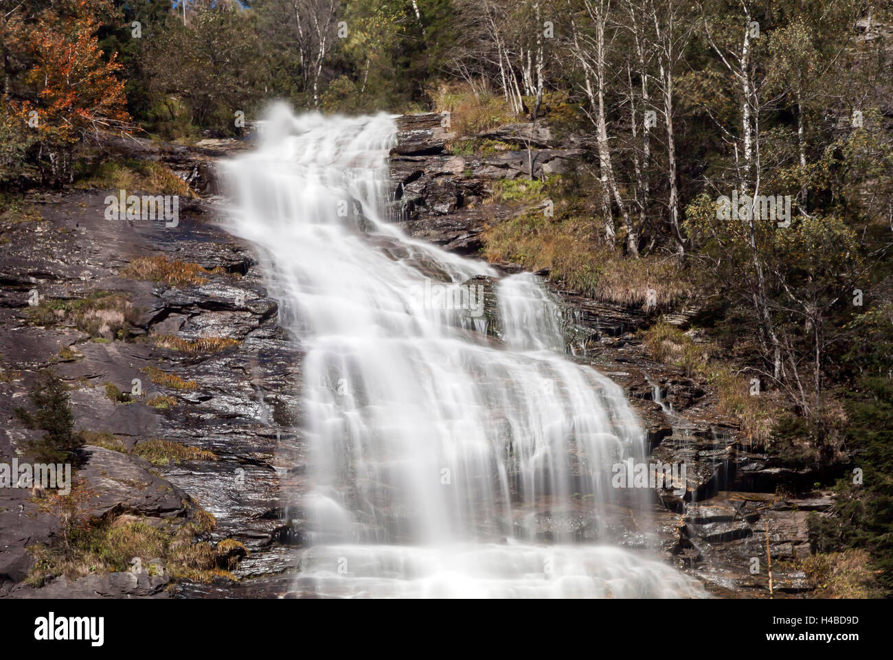 Wasserfall in den Alpen Stockfoto