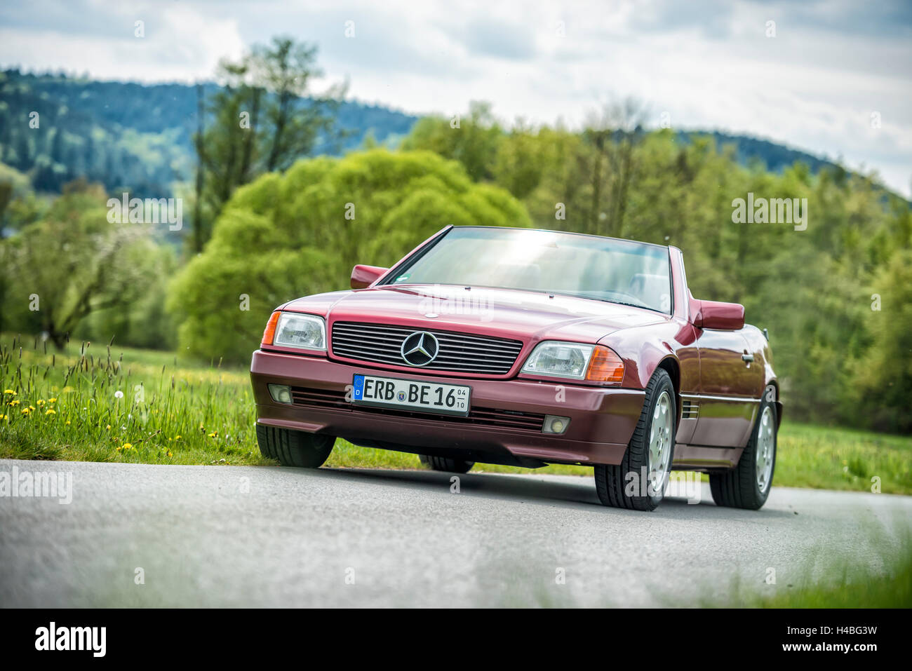 Breuberg, Hessen, Deutschland, Mercedes-Benz SL 500 Cabrio, Baujahr 1992, Typ R 129, 4973 Kubikzentimeter, 327 HP, moderne Oldtimer Stockfoto