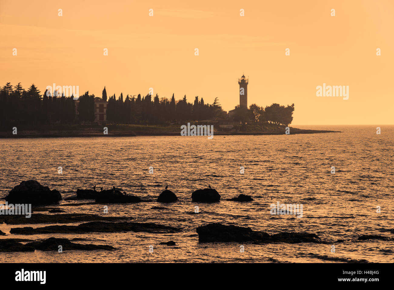 Kroatien, Istrien, Adria-Küste, Umag, Bezirk von Savudrija, Abend, tuning mit Leuchtturm in der Kap Savudrija, Stockfoto