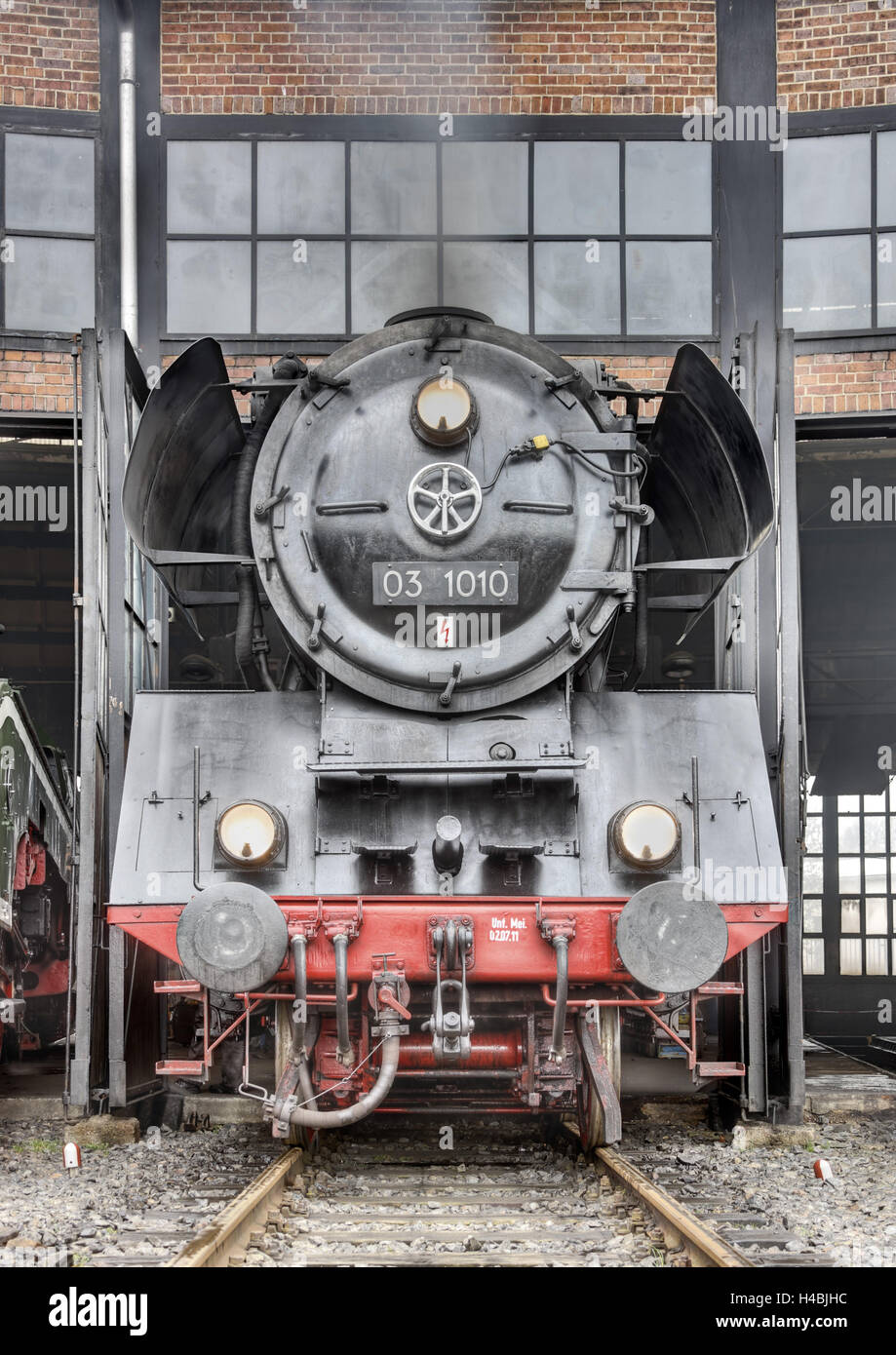 Lokomotive, Lokschuppen, Vorderansicht, Stockfoto