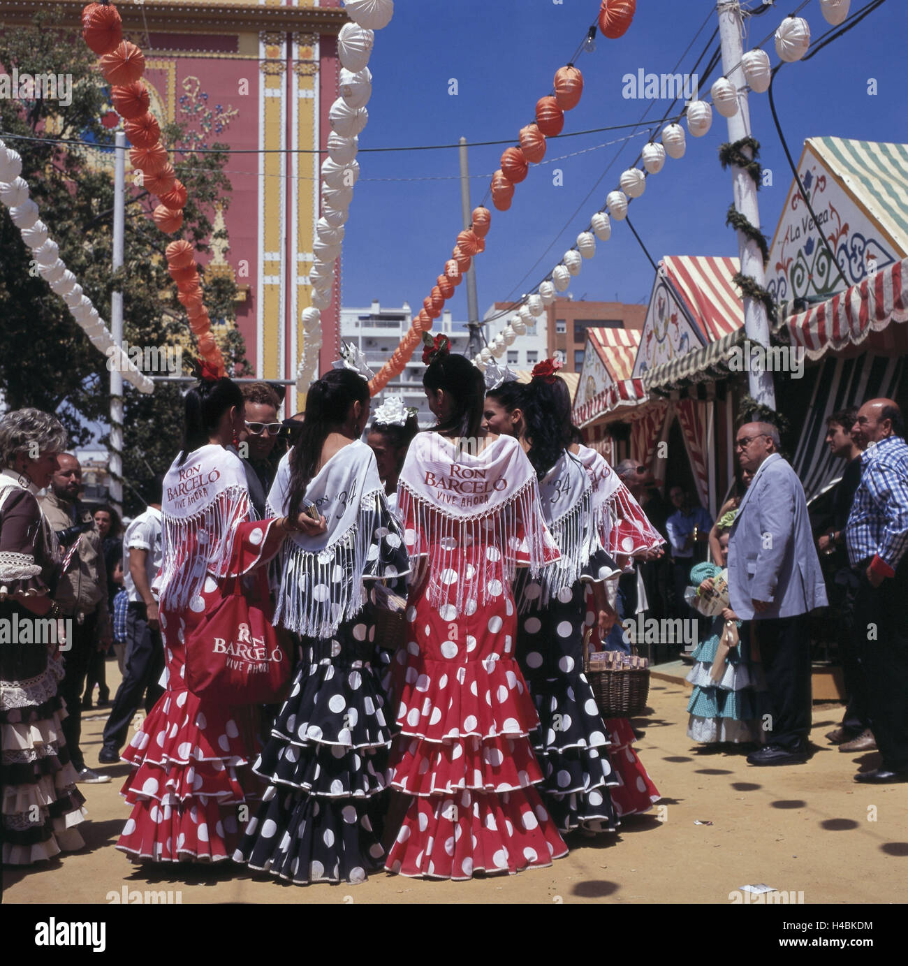 Spanien, Andalusien, Sevilla, Festival, Feria de Abril, Frauen in traditioneller Kleidung Stockfoto