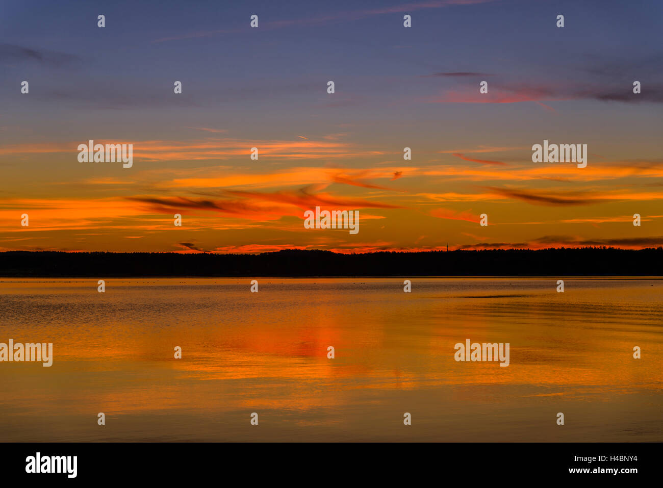 Deutschland, Bayern, Upper Bavaria, Landkreis Bad Tölz, Fünfseenland Bereich, Ammerländer, Bezirk Ambach, Starnberger See, Abendstimmung Stockfoto