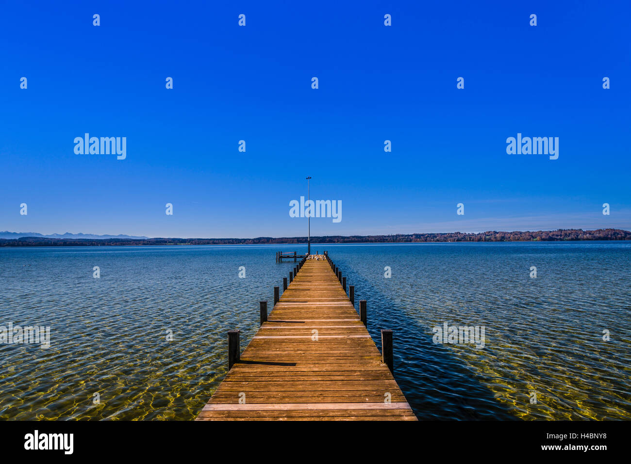 Deutschland, Bayern, Upper Bavaria, Landkreis Bad Tölz, Fünfseenland Bereich, Ammerländer, Bezirk Ambach, Starnberger See, Steg Stockfoto