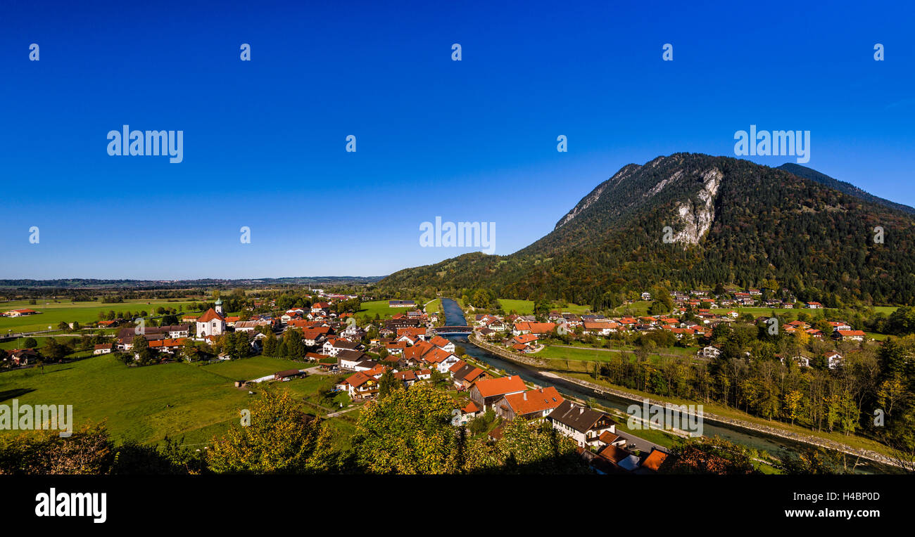 Deutschland, Bayern, Oberbayern, Werdenfelser Land, Region Zugspitze, Anzeigen von Eschenlohe, Loisach und Osterfeuerspitze Stockfoto