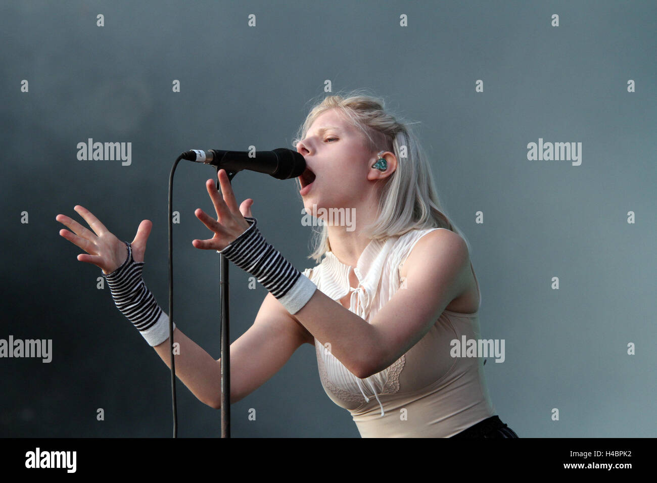Norwegische Pop-Sängerin führt Aurora auf dem Colours of Ostrava Music  Festival, Tschechische Republik, 15. Juli 2016 Stockfotografie - Alamy