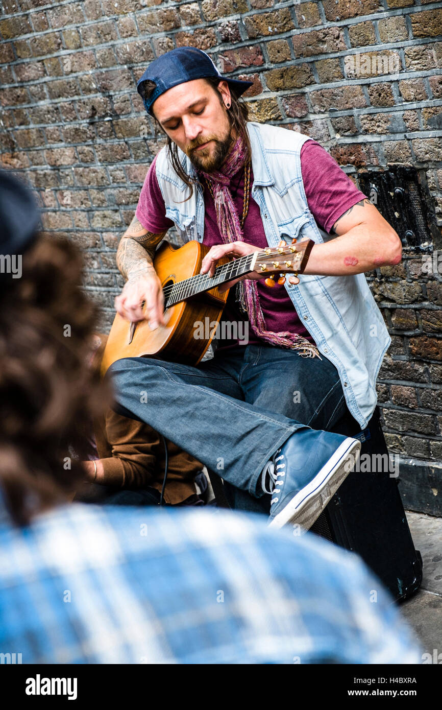 Musiker auf Brick Lane im Osten Londons, England, Vereinigtes Königreich Stockfoto