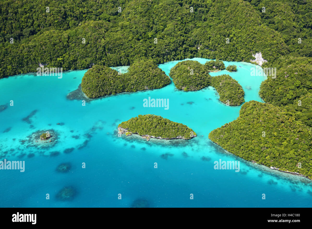 Luftaufnahme der Milchstraße unter den Inseln im Archipel von Palau, Republik Palau, Mikronesien, Pazifik Stockfoto