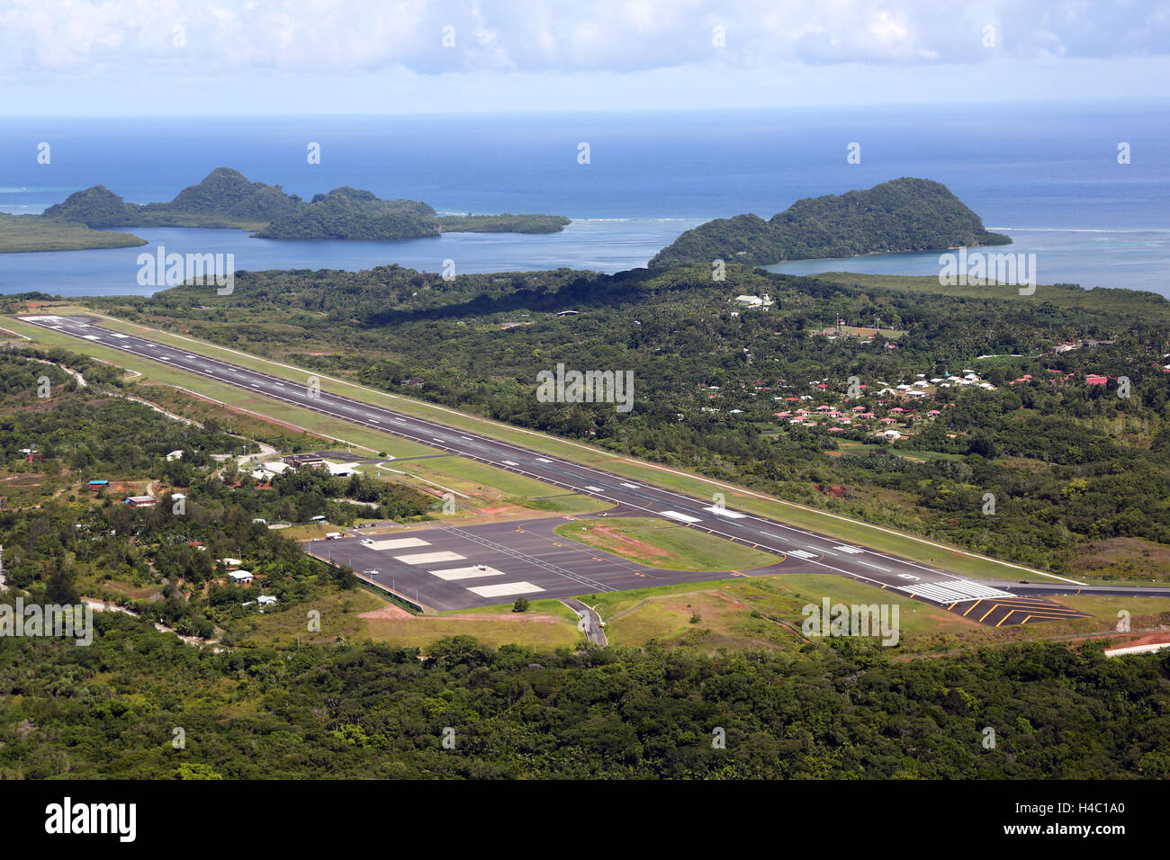 Luftaufnahme von Koror Airport, Koror Island, Republik Palau, Mikronesien, Pazifik Stockfoto