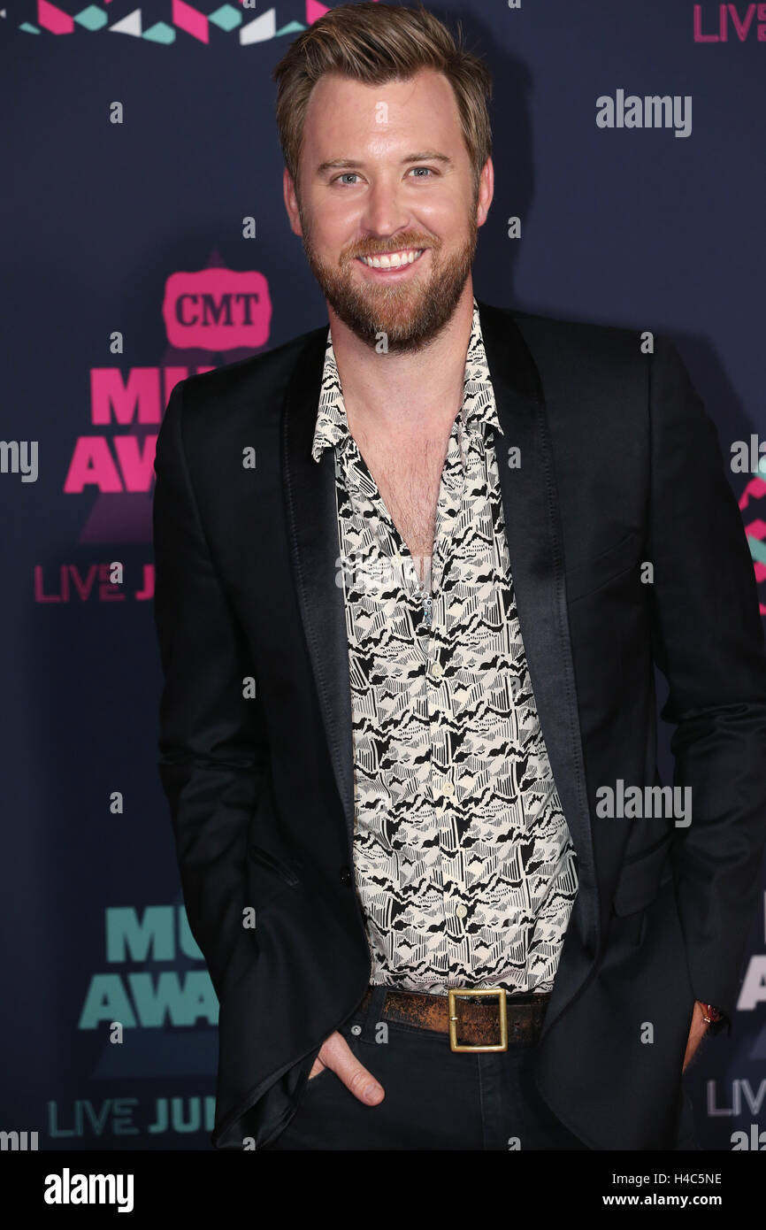 Charles Kelley Spaziergänge den roten Teppich bei den CMT Music Awards in der Bridgestone Arena am 8. Juni 2016 in Nashville, TN. Stockfoto
