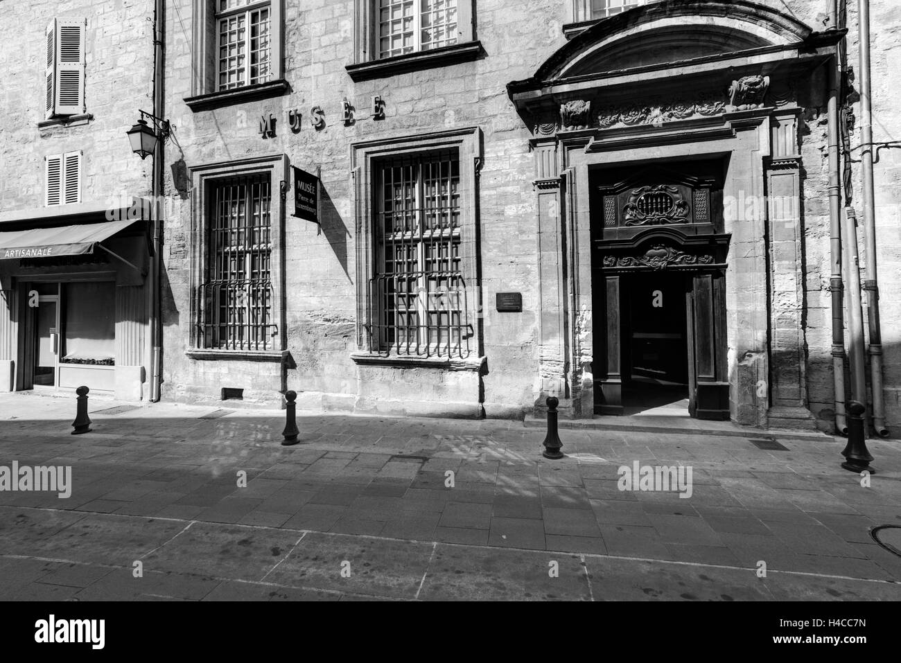 Musée Pierre de Luxembourg, Museum, Tür, Eingang, Hausfassade, Villeneuve Lès Avignon, Département Gard, Region Languedoc-Roussillon, Frankreich, Stockfoto