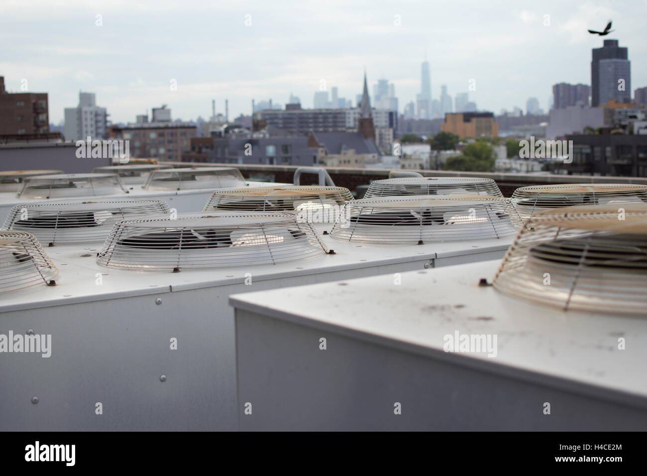 Dachentlüftung stockbild. Bild von silber, gebäude, abkühlen - 71656249