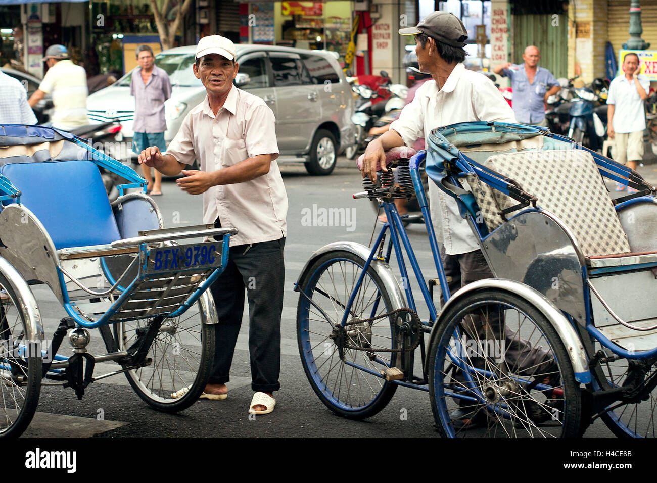 Ricksha Fahrer in Suche Kundschaft in Ho-Chi-Minh-Stadt (Saigon) Stockfoto