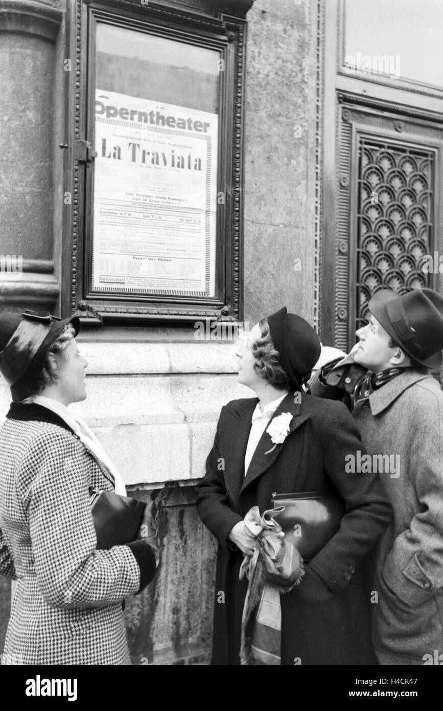 Ein Besuch Im Theater in der Josefstadt, Wien, 1930er Jahre Deutsches Reich. Besichtigung der Wiens Theater in der Josefstadt, Deutschland der 1930er Jahre Stockfoto