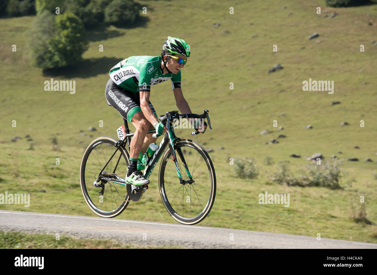 Pello Bilbao in la Vuelta Espagne auf den Cole de Marie-Blanque in den französischen Pyrenäen. Stockfoto