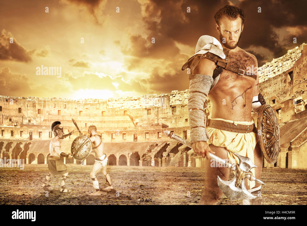 Alter Krieger oder Gladiator in der Arena zu kämpfen bereit Stockfoto