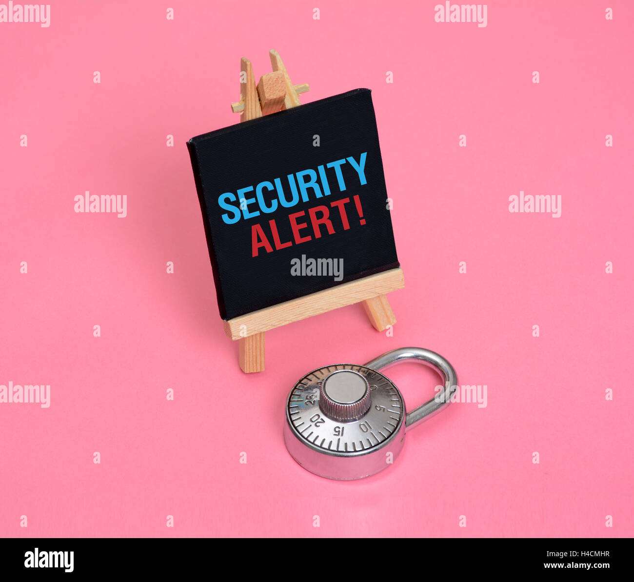 Security Alert Schild mit Vorhängeschloss - Konzeption. Stockfoto