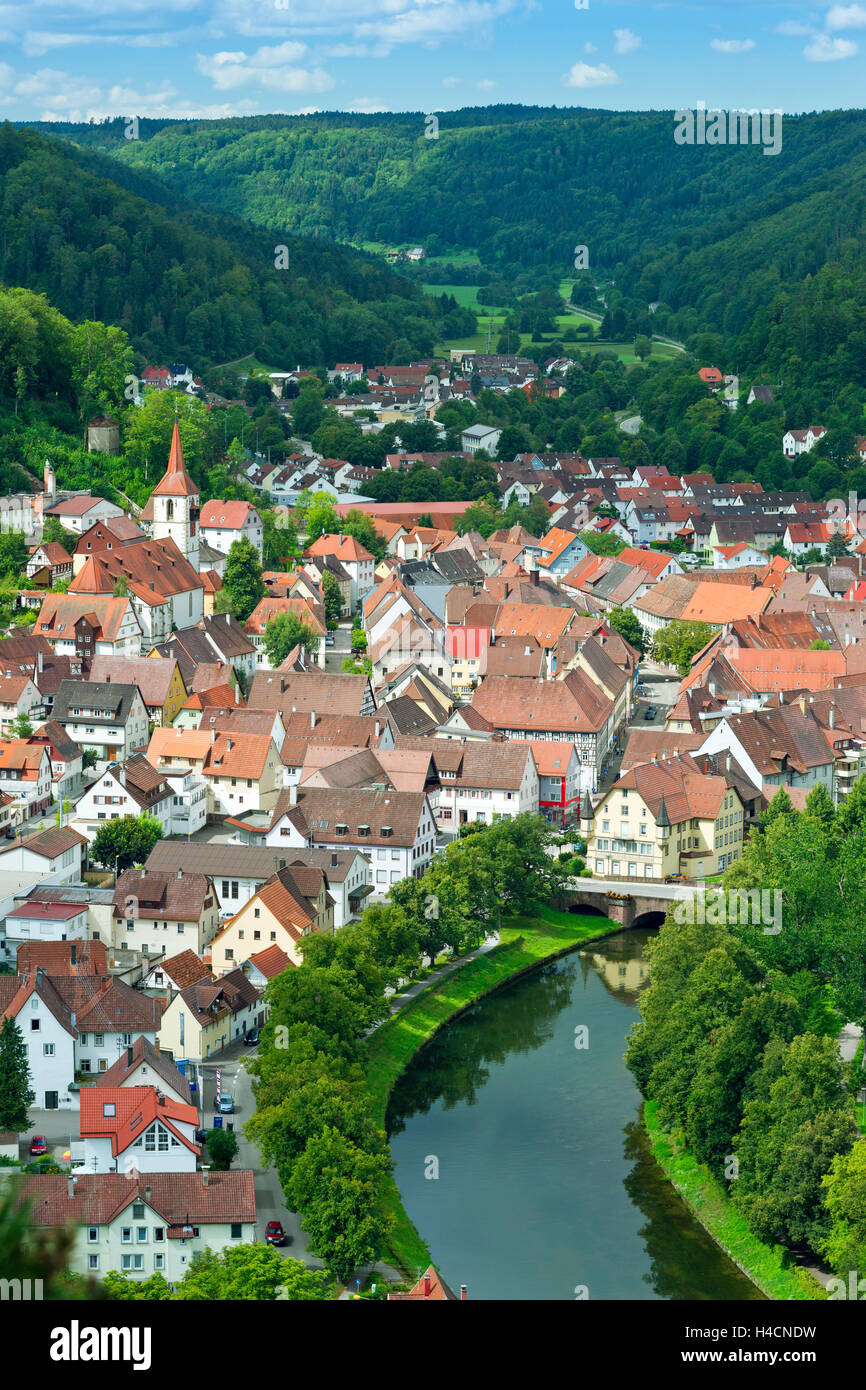 Deutschland, Baden-Wurttemberg, Sulz am Neckar, Blick von der Suche Gähnen Stein auf die Stadt Sulz am Neckar, oben links in der Ecke Holz Ruine Alptraum, Stockfoto