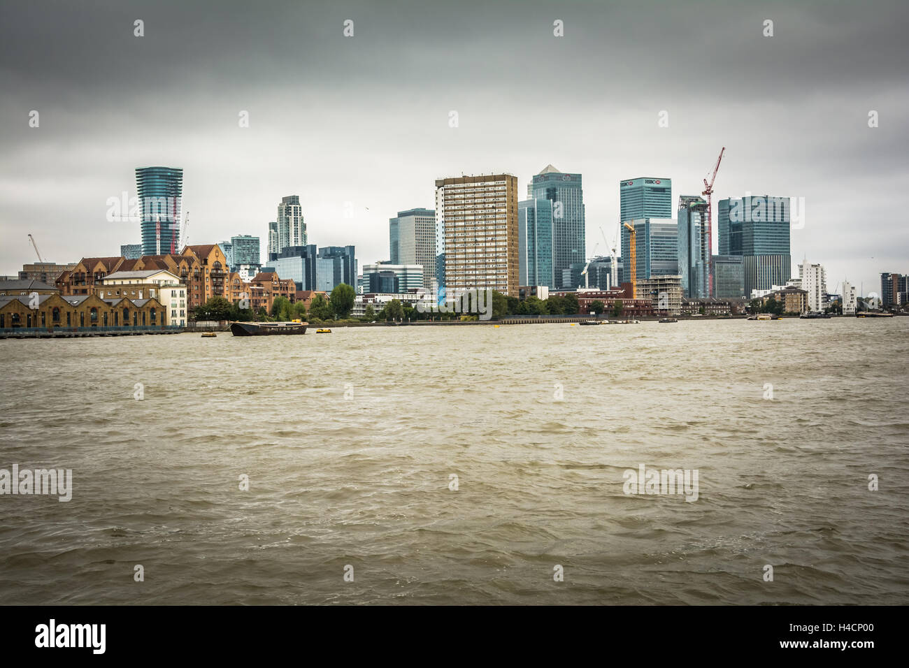 Riverside-Entwicklung in der City of London Canary Wharf, UK Stockfoto