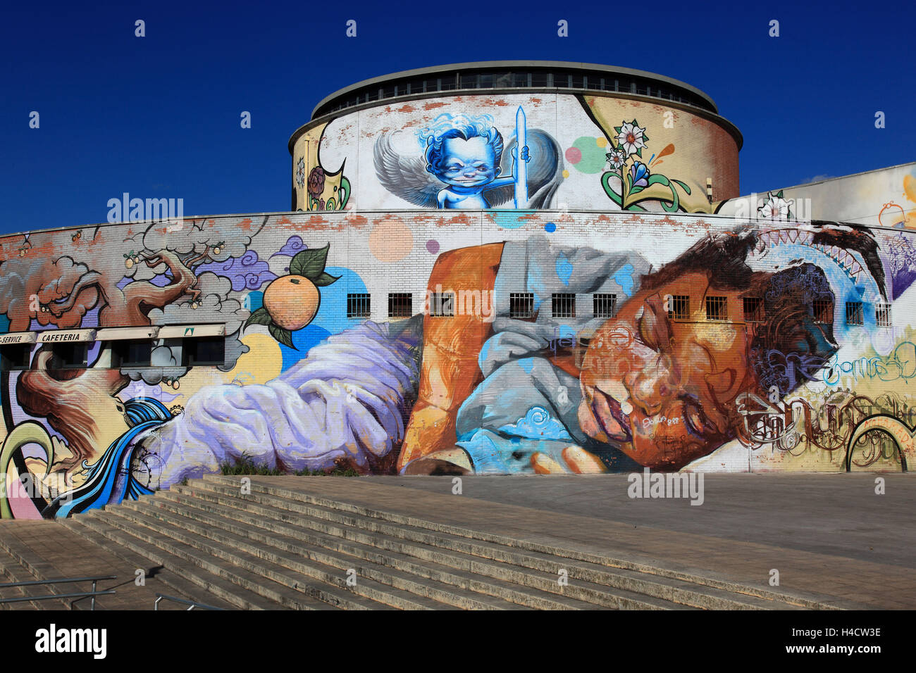 Spanien, Andalusien, Sevilla, malte Gebäude im Zentrum Stadt in Puente Cristo Dela Expiracion, Kind schlafen Stockfoto