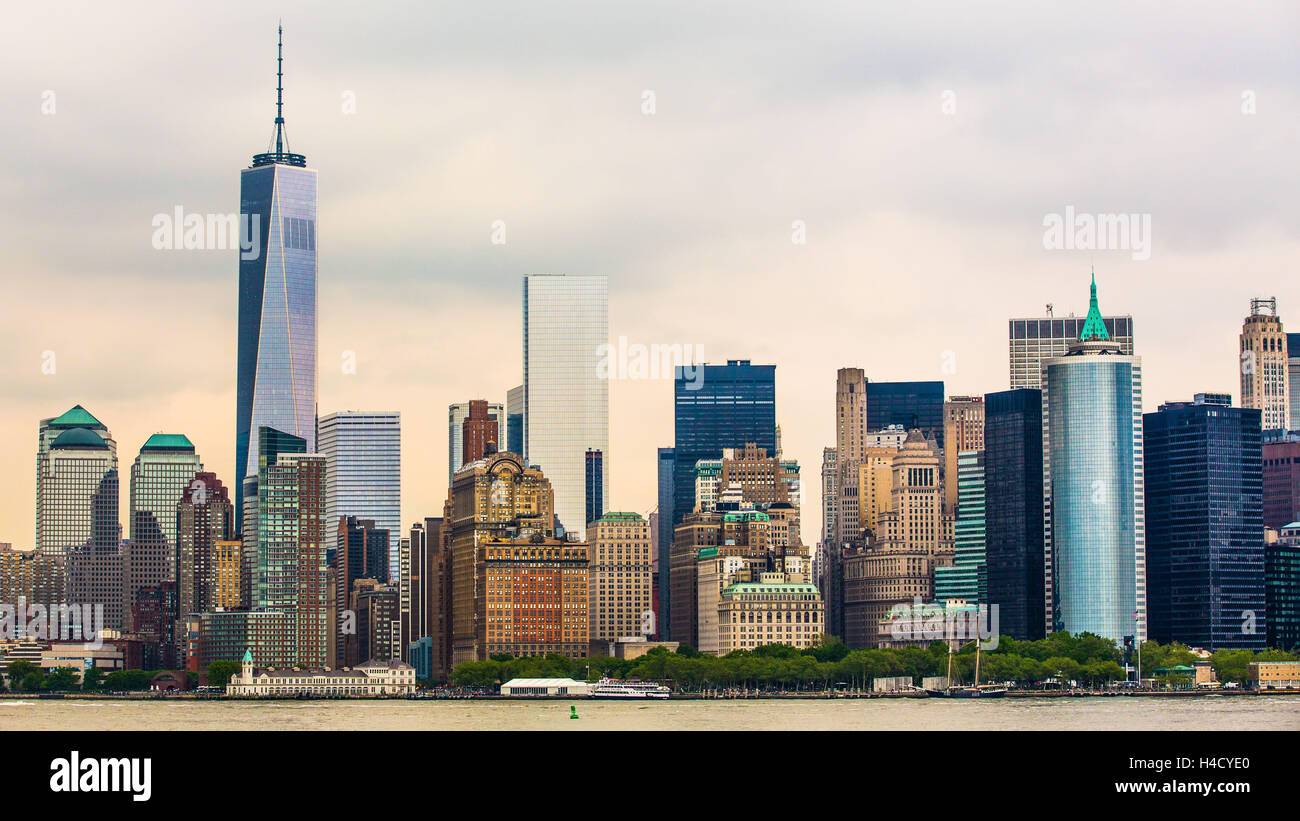 Amerika, USA, New York, Skyline, Hochhäuser, wie gesehen von der Staten Island Ferry Stockfoto