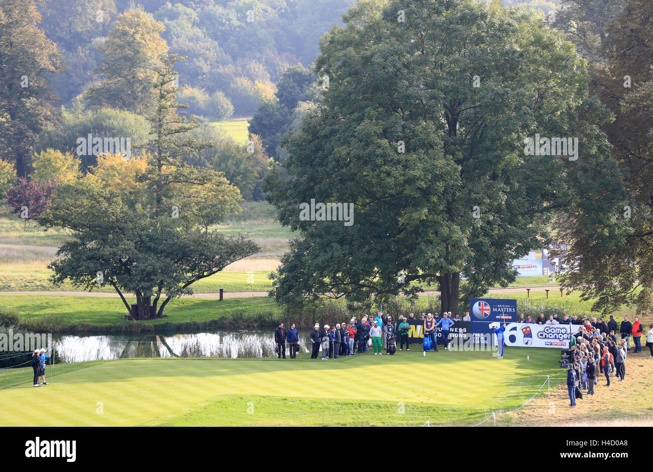 Englands Tommy Fleetwood Tees aus auf das 16. Loch tagsüber zwei von The British Masters in The Grove, Chandler's Cross. Stockfoto