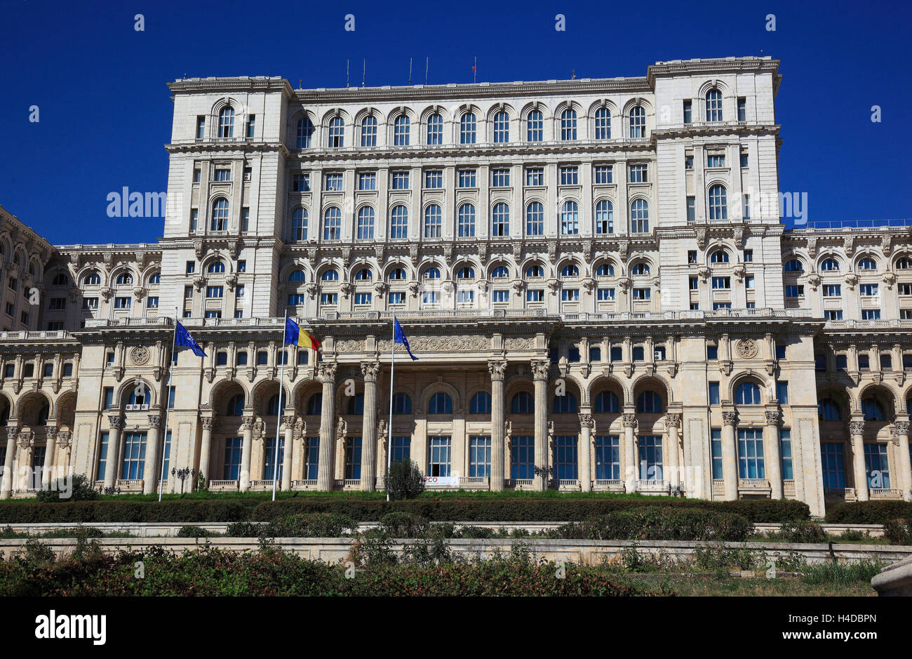 Der Palast des Parlaments, in Rumäne Palatul Parlamentului, auch bekannt als von einem Haus der Menschen, Casa Poporului ist das zweitgrößte Gebäude der Welt nach dem Pentagon Stockfoto