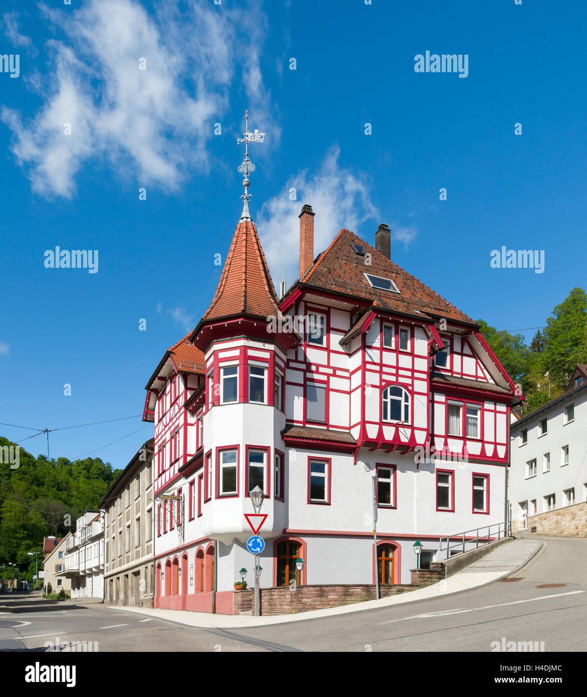 Deutschland, Baden-Wurttemberg, oberen Teil des Dorfes auf dem Neckar, Kneipe, Schutz, Fachwerkhaus, Stockfoto