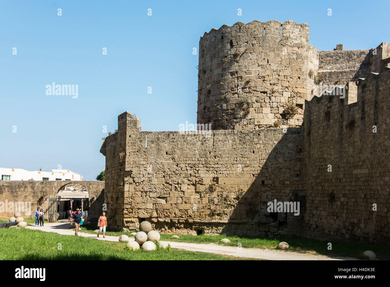 Rhodos, Stadtmauer mit Wehrturm Stockfoto