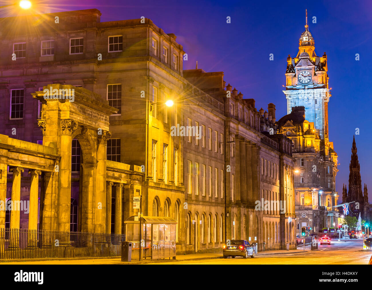 Eine Straße in der Innenstadt von Edinburgh - Schottland Stockfoto