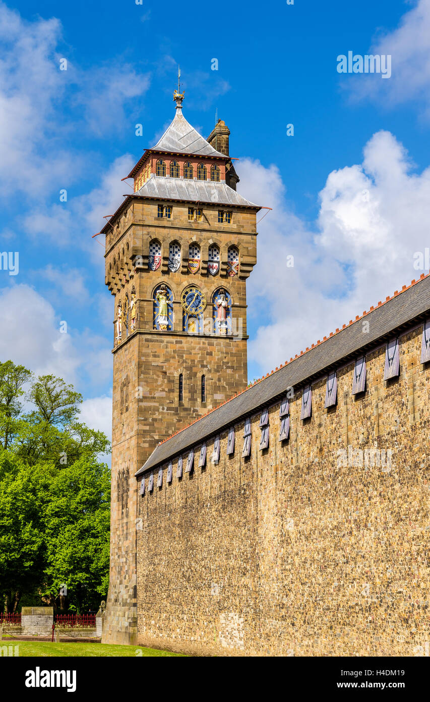 Viktorianische Uhrturm von Cardiff Castle - Wales Stockfoto