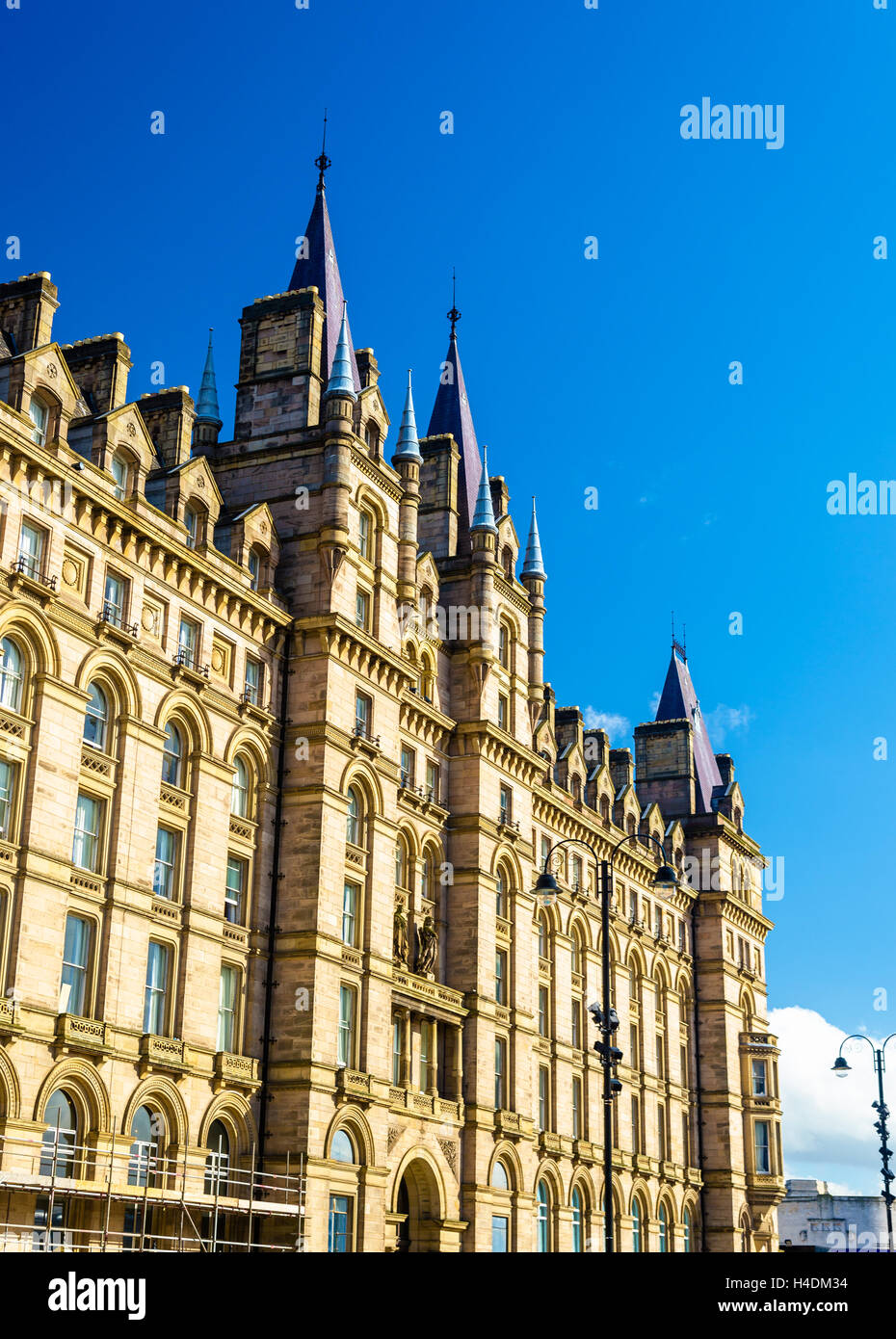 North Western Hotel, ein historisches Gebäude auf Lime Street in Liverpool Stockfoto