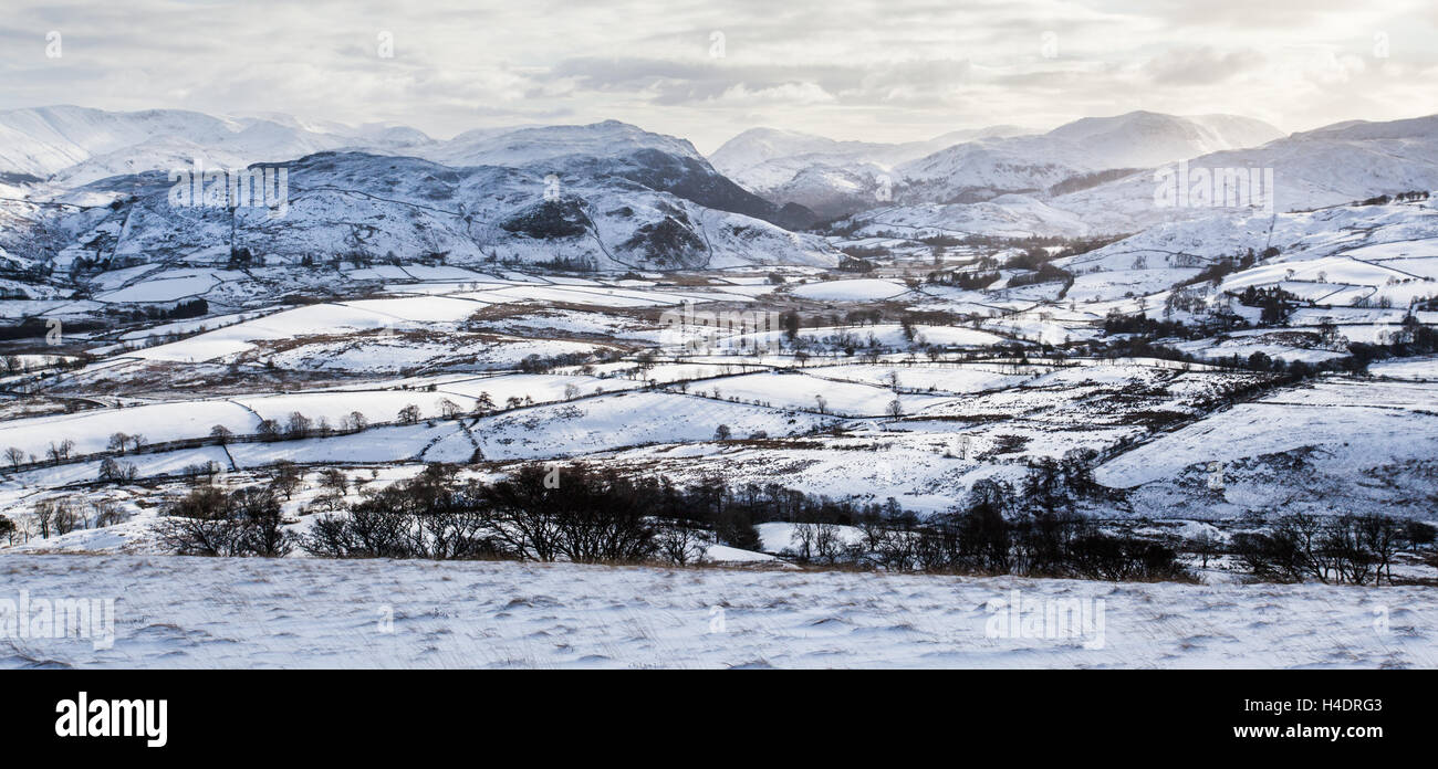 Verschneite Szene kurz nach Schnee fallen, die Aussicht vom großen Mell fiel im englischen Lake District in der Nähe von Ullswater im winter Stockfoto