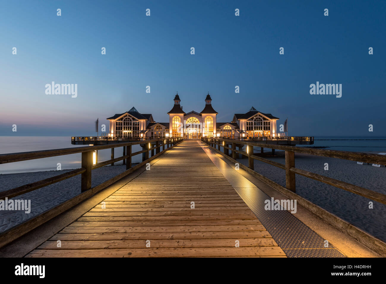 Sellin, Blick Mecklenburg-Western Pomerania, Deutschland, Europa, auf den Pier in der Dämmerung, Stockfoto