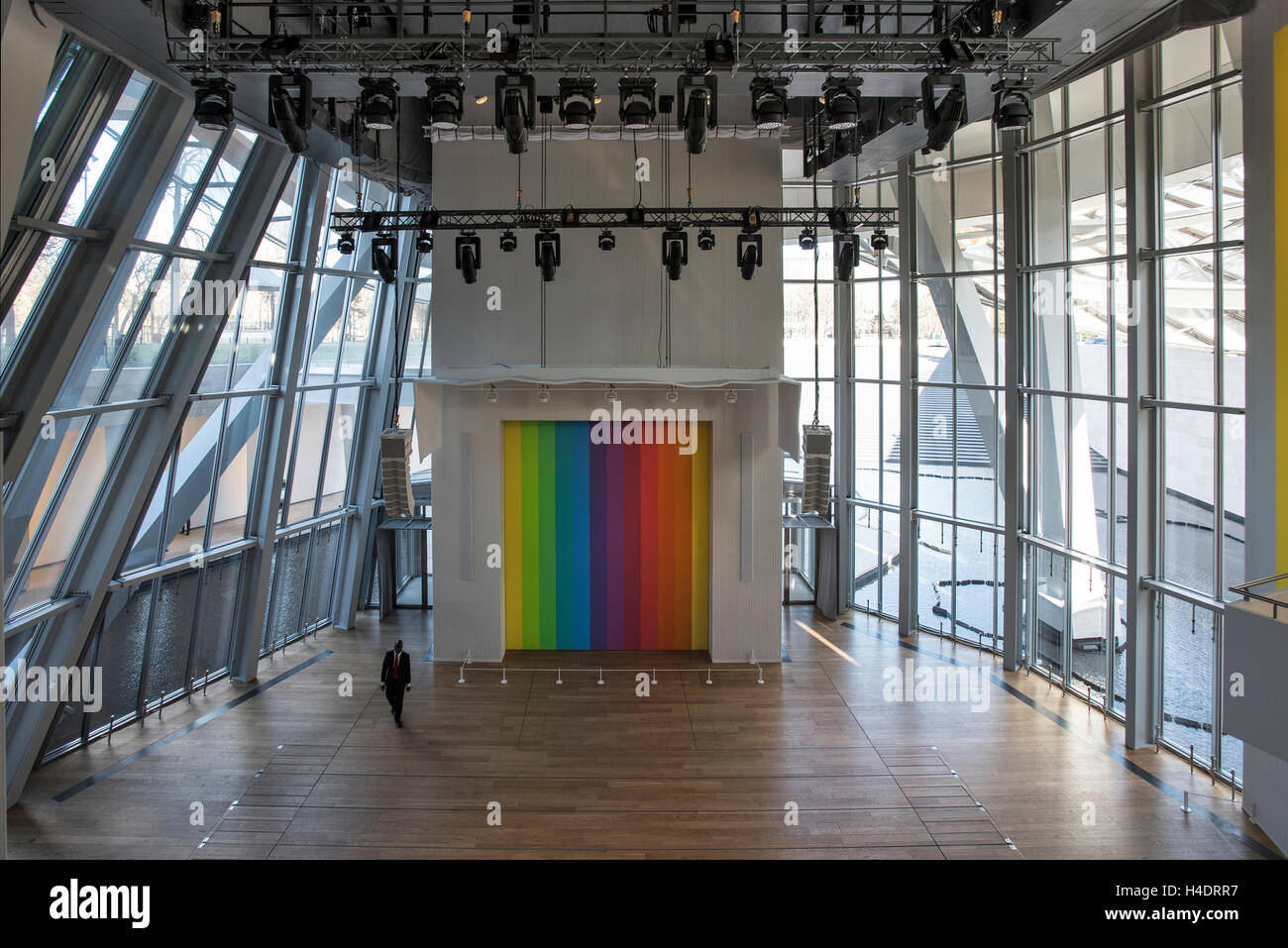 Innenraum Der Stiftung Kunstmuseum Von Louis Vuitton Paris Frankreich Stockfotografie Alamy
