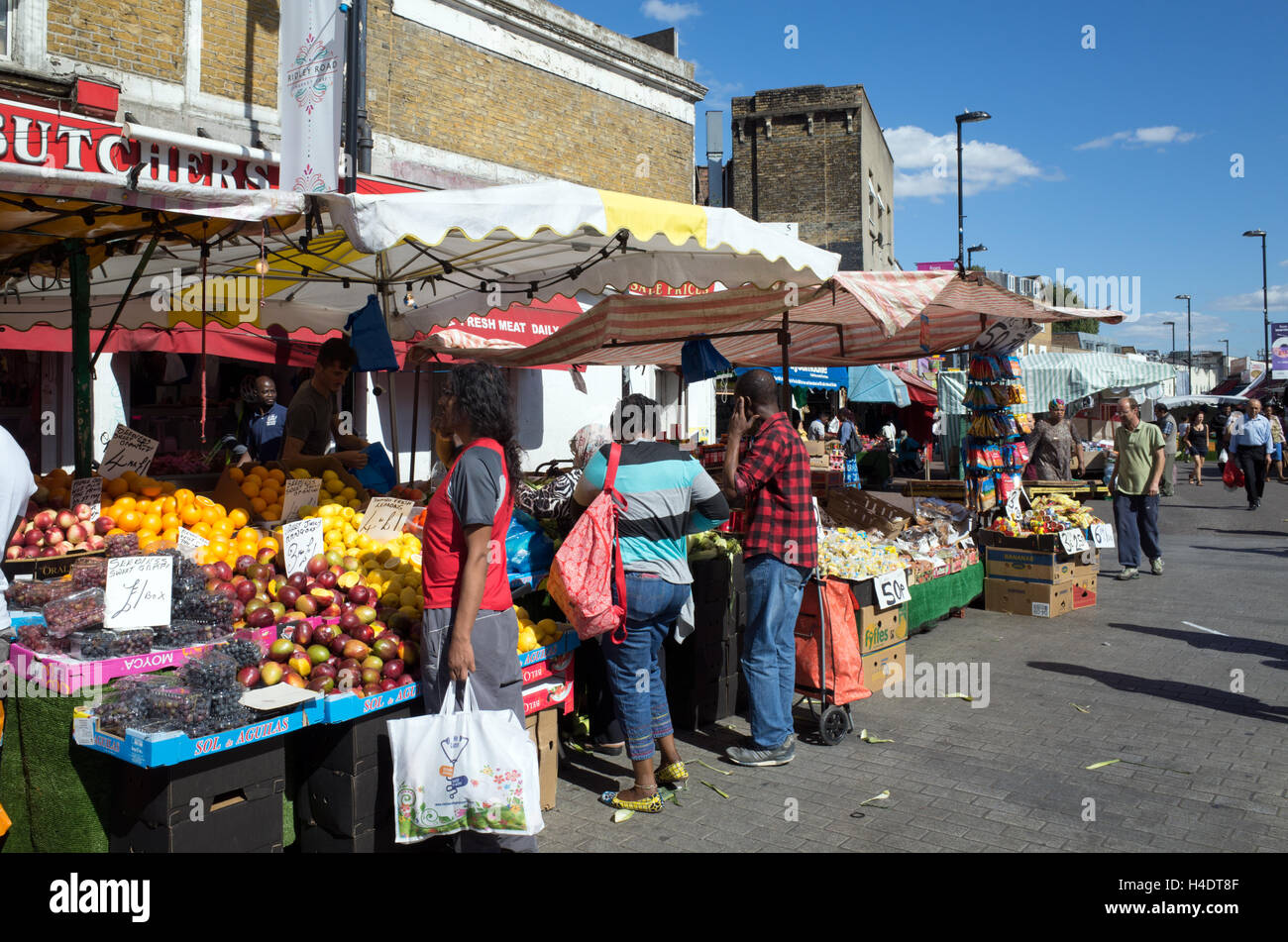 Ridley Straße Markt in Dalston, Hackney, London, England, UK Stockfoto