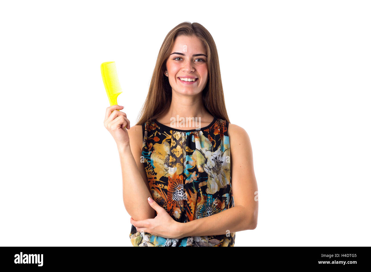 Junge Frau mit gelbem Haarbürste Stockfoto