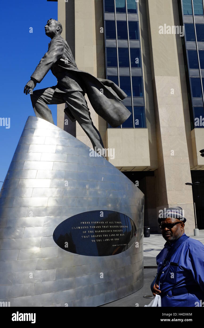 Adam Clayton Powell Jr. Statue "Higher Ground" in 125th Street, Harlem, New York City, USA Stockfoto