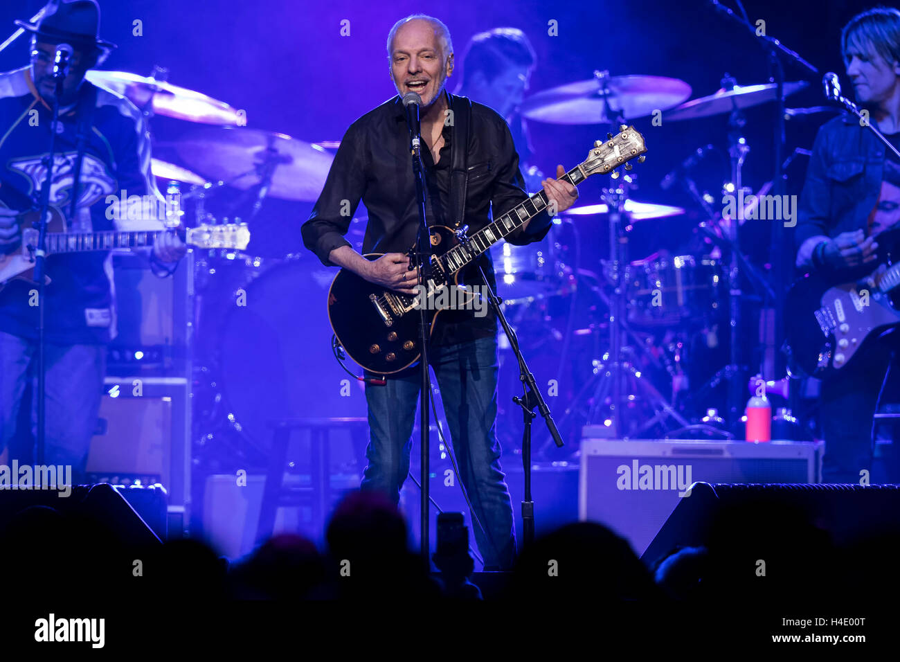 Peter Frampton führt bei den 2016, wir sind, alle für die Halle Benefiz-Konzert zugunsten der Country Music Hall Of Fame. Stockfoto